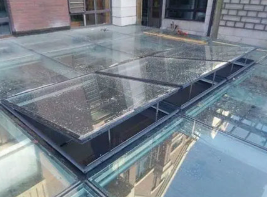 智能呼吸：沈阳电动雨感天窗的生活革新